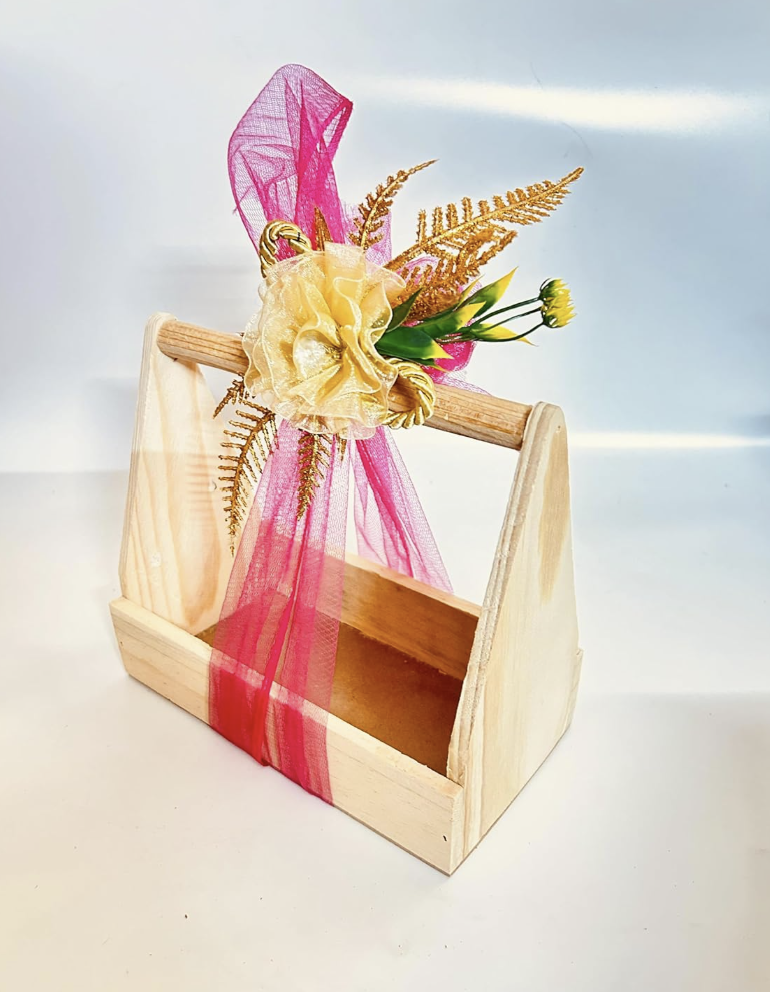 Rustic Pinewood Basket with Net Decoration and Flowers, Empty Packaging for Gourmet Treats & Special Occasions